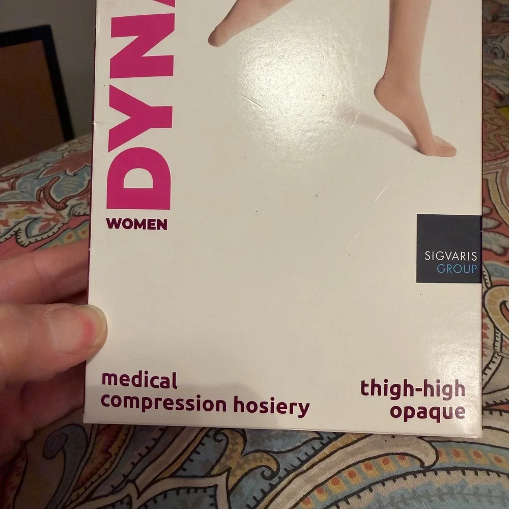 Dynaven Sigvaris‎ 20-30 mmHg Compression Thigh High Opaque Black LS 972NLSW99